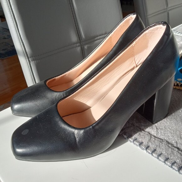 Shoes - Picture 4 of 4